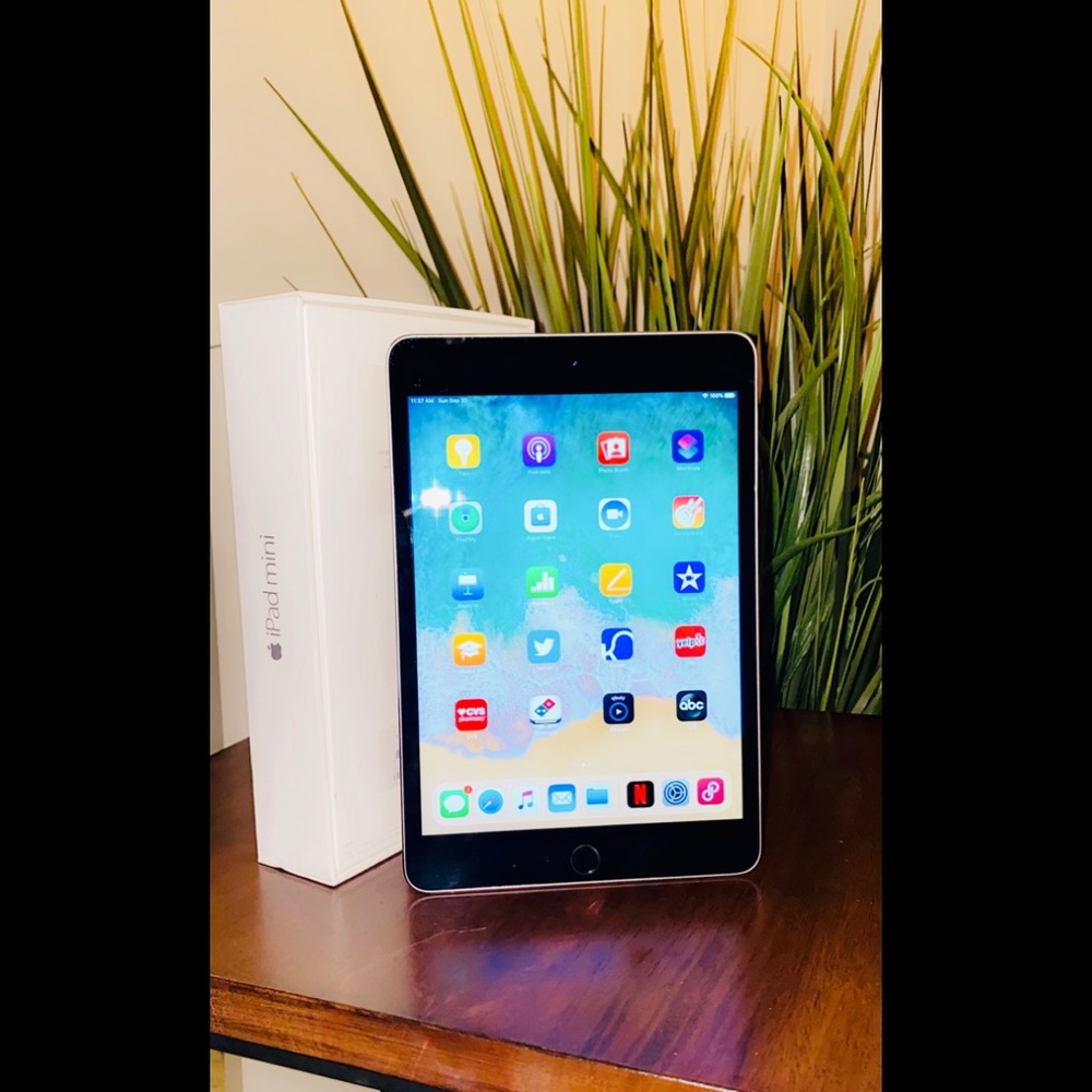 Apple Mini I PAD 4 128GB with Box and Charger